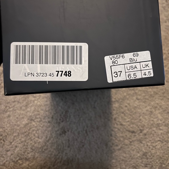 Never worn - Picture 1 of 3